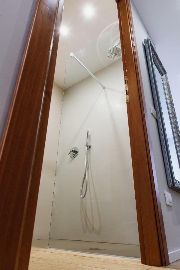 Lora Center Room Комо Экстерьер фото